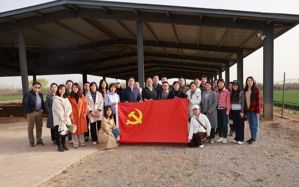 1711953736114016533.png 合影.png